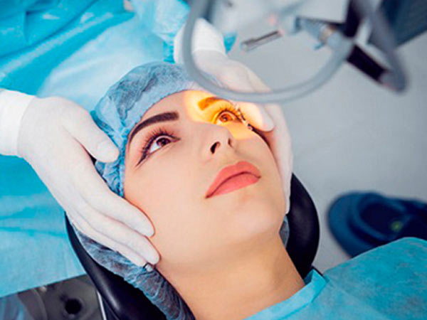 Как проходит операция по удалению катаракты